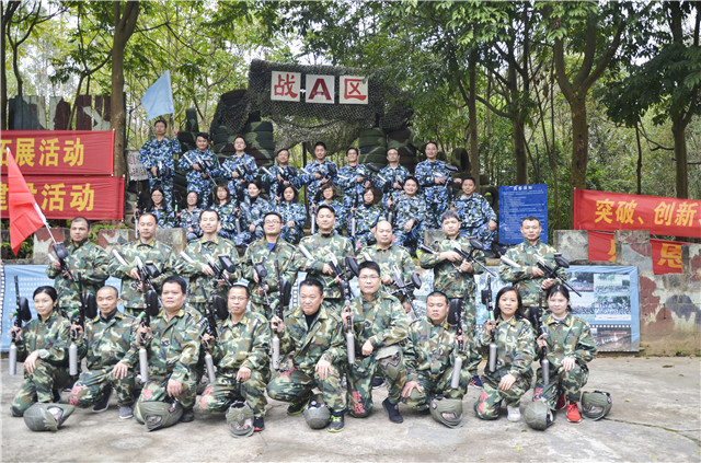 1553504543517112.jpg 03紧张刺激的CS对抗赛合影.jpg