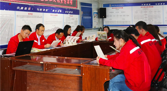 1569738994541434.jpg 读报.jpg