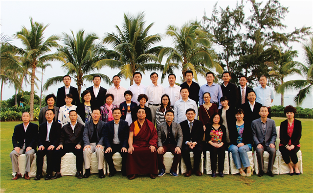1605265883597905.png 李顺臣(三排左一)受邀参加华邦控股集团在海南举行的2014年度大会.png